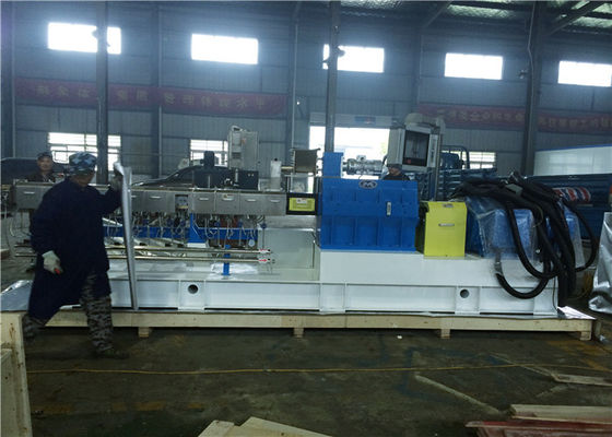 ประเทศจีน เครื่องอัดรีดแบบสกรูคู่แบบทนทานสำหรับ LLDPE และ Masterbatch สี 400kg / hr ผู้ผลิต